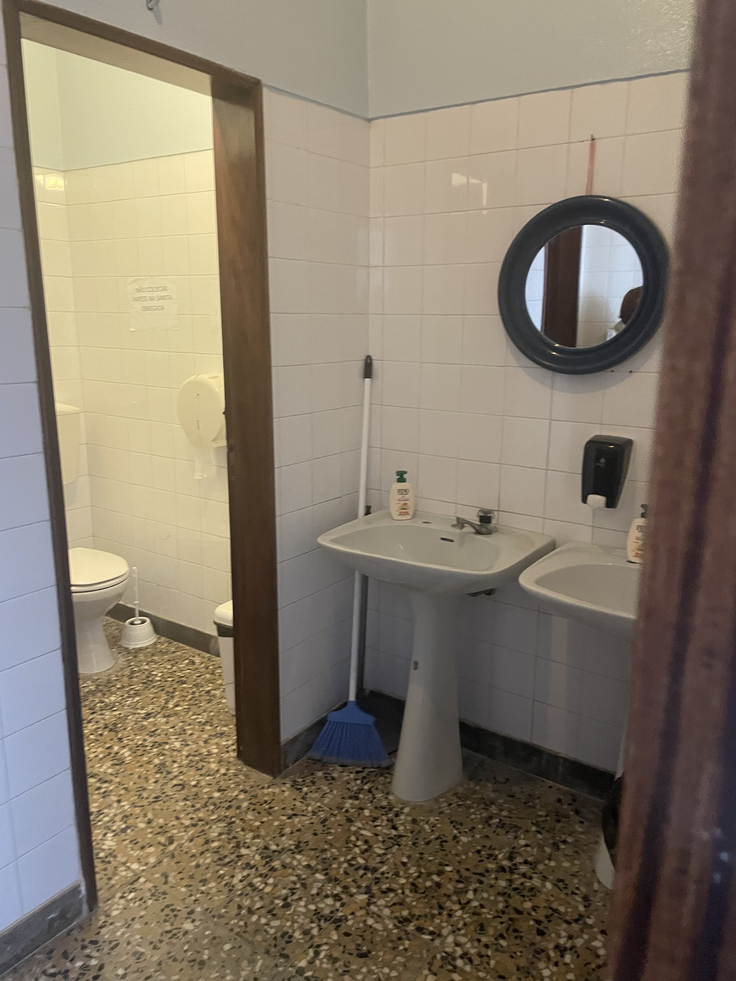 Requalificação de instalações sanitárias da ARCPA e inclusão de casas de banho para pessoas com deficiência 