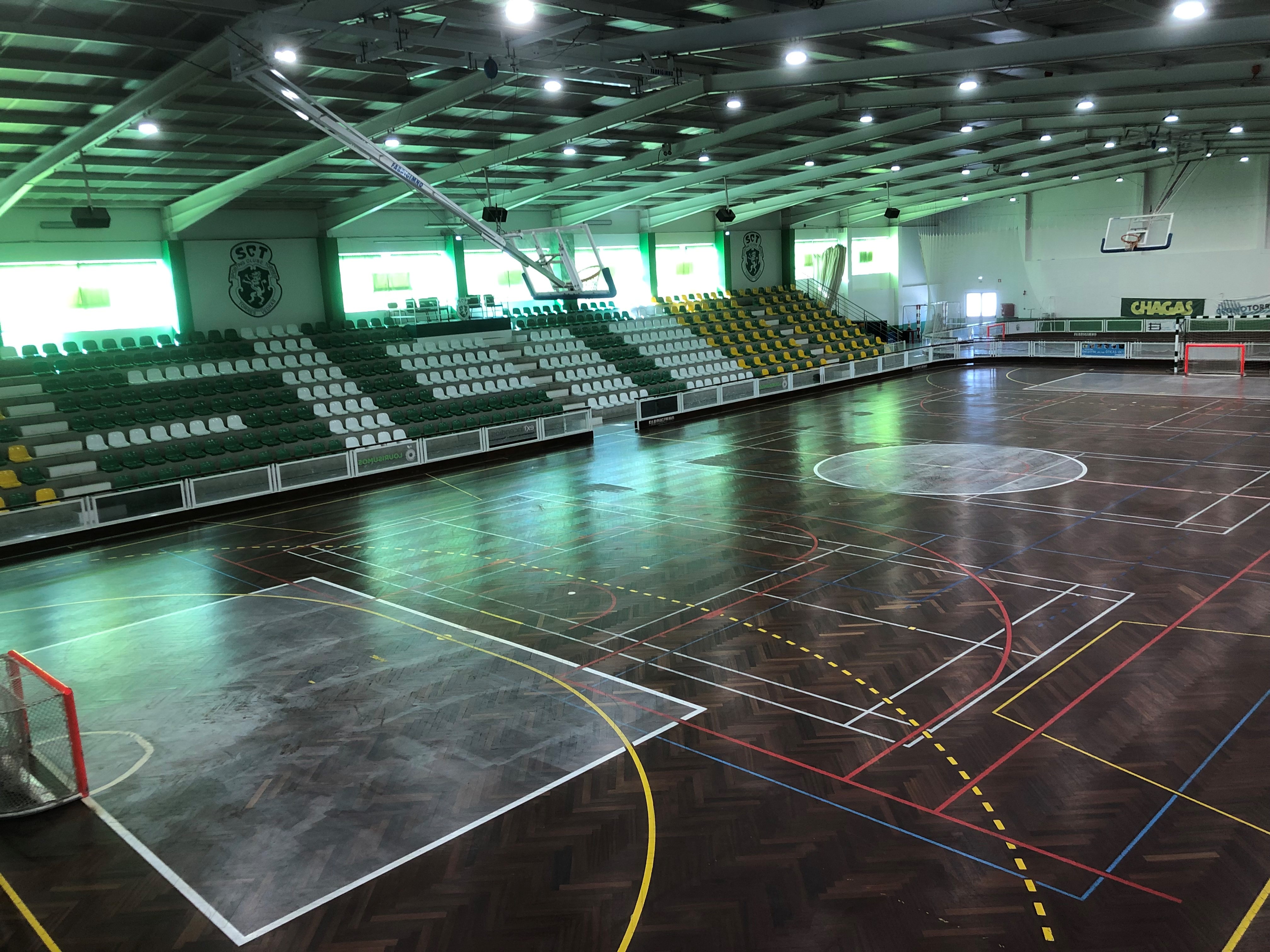 Reparação do pavimento do pavilhão desportivo do Sporting Clube de Torres 