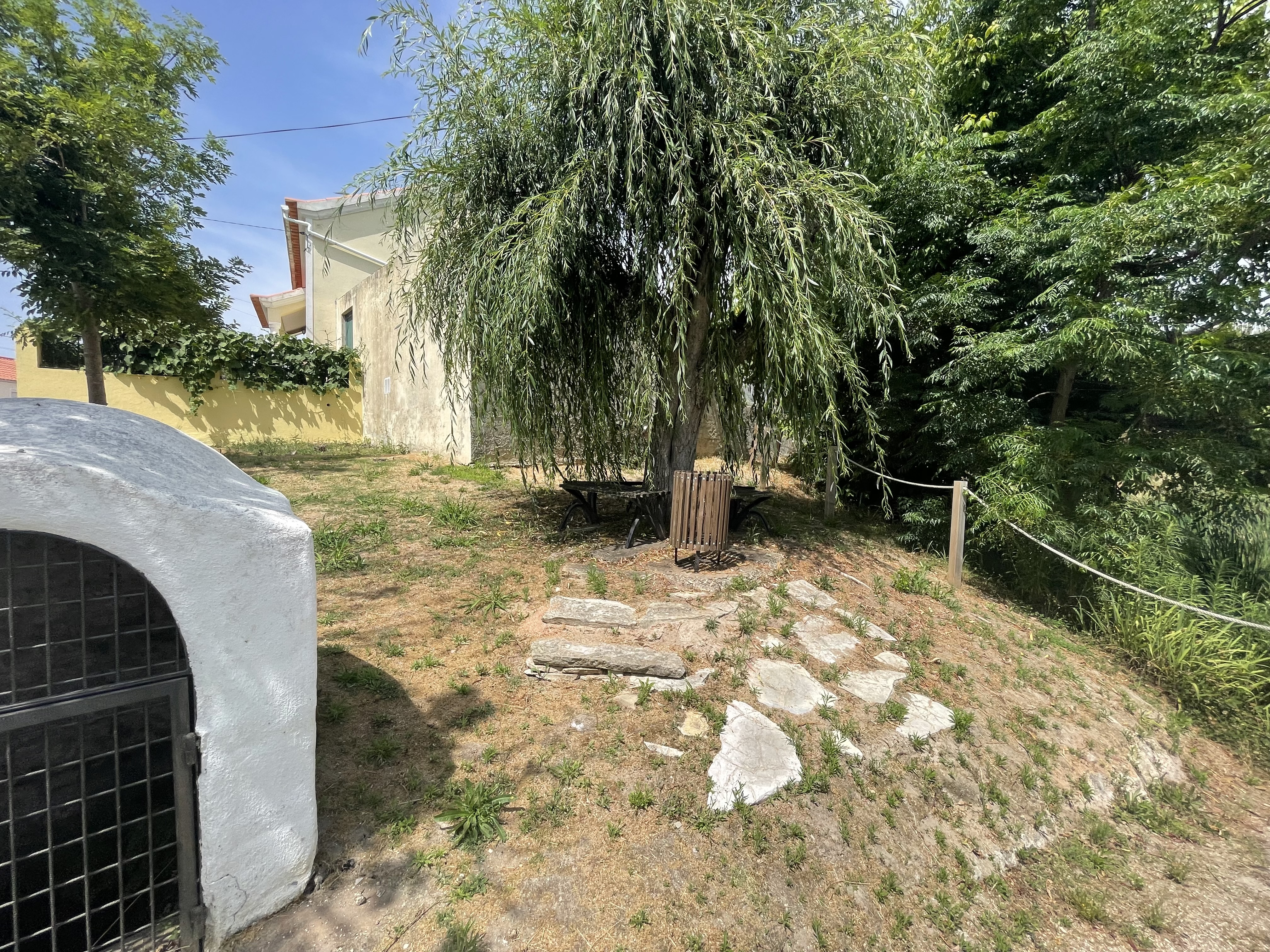 Instalações sanitárias para o parque de merendas e ginásio ao ar livre de Vila Facaia