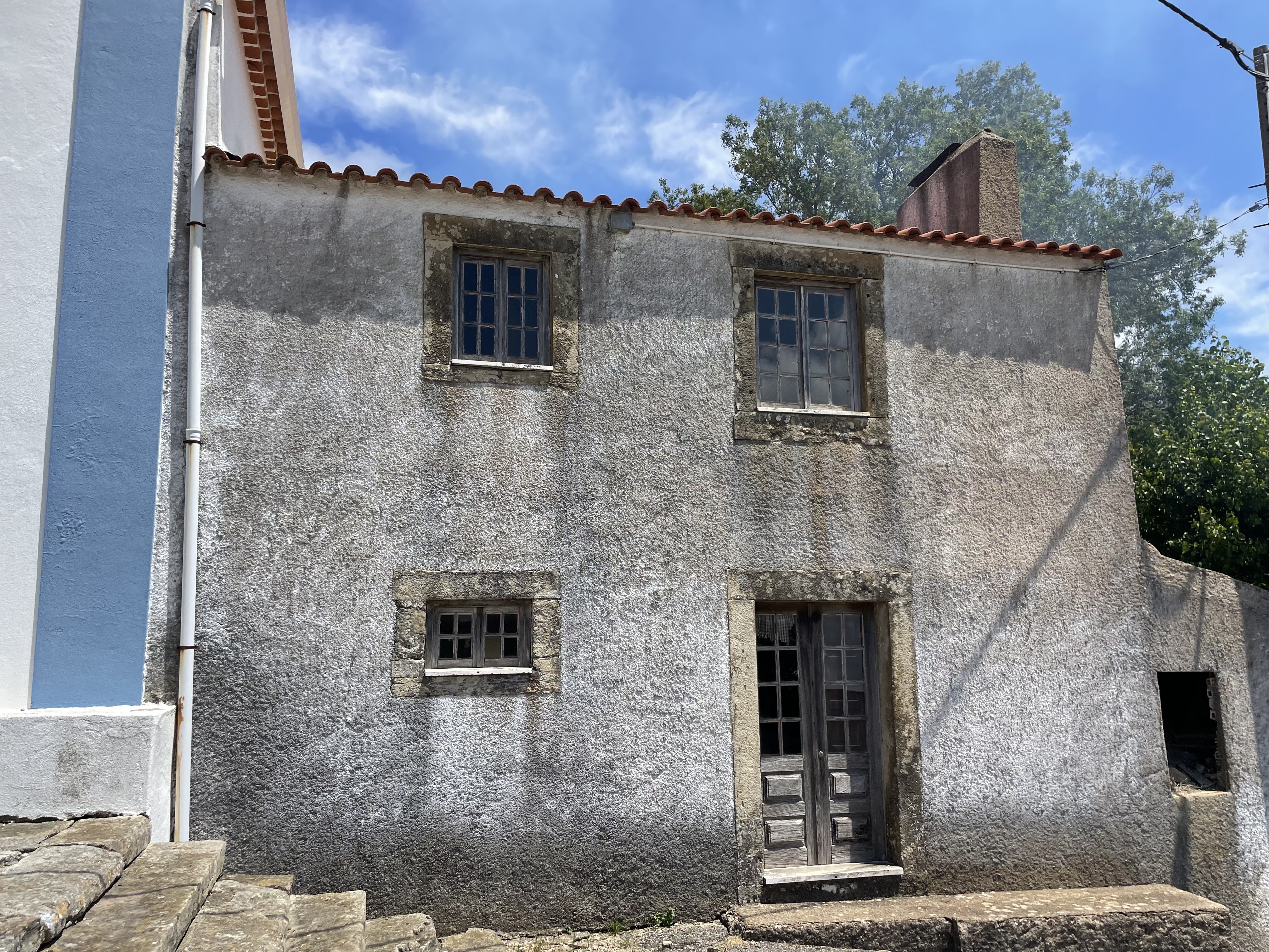 Reabilitação do telhado da casa anexa à Igreja Paroquial de Dois Portos