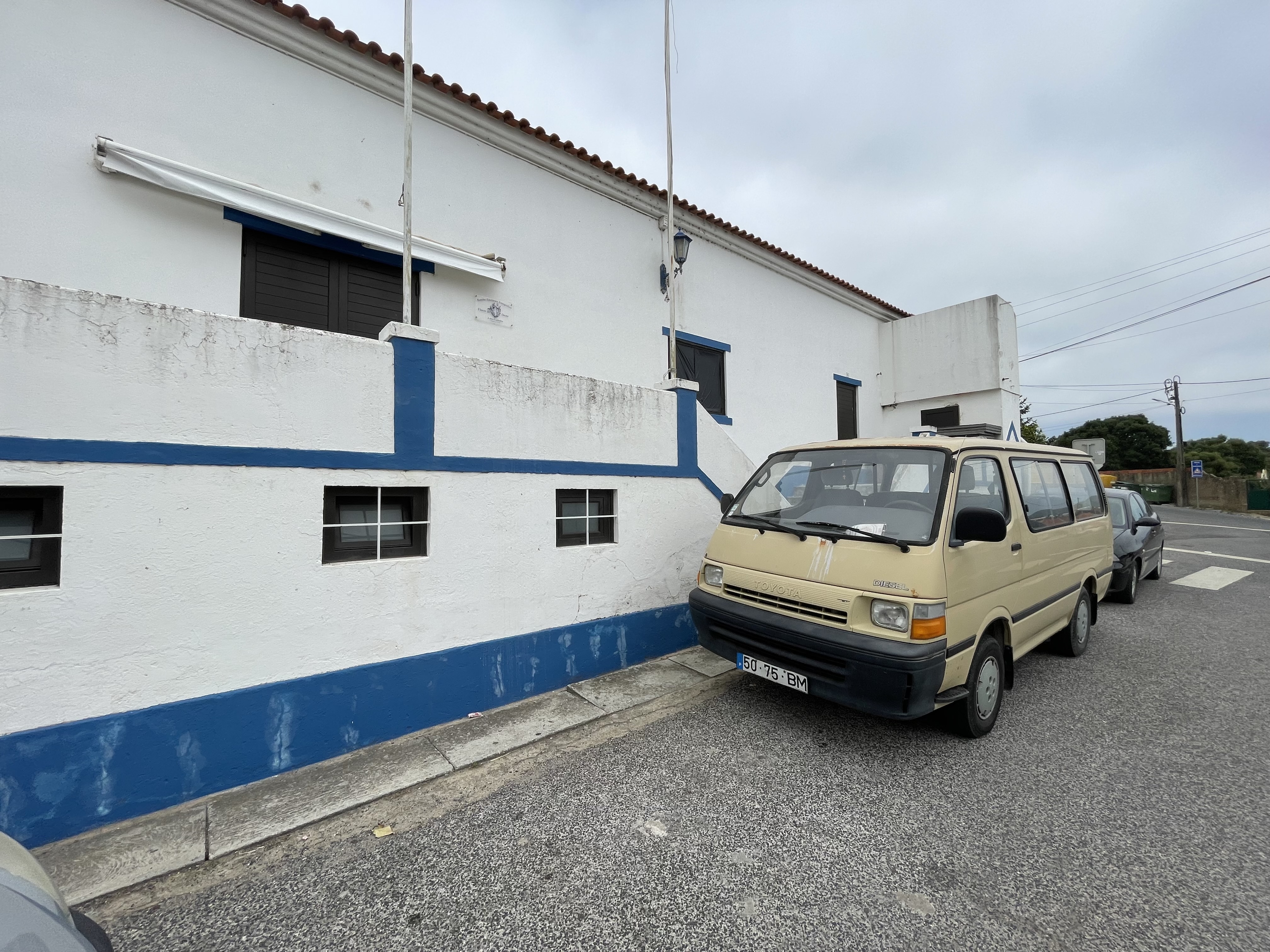 Carrinha usada para o Rancho Folclórico "Flores do Oeste"